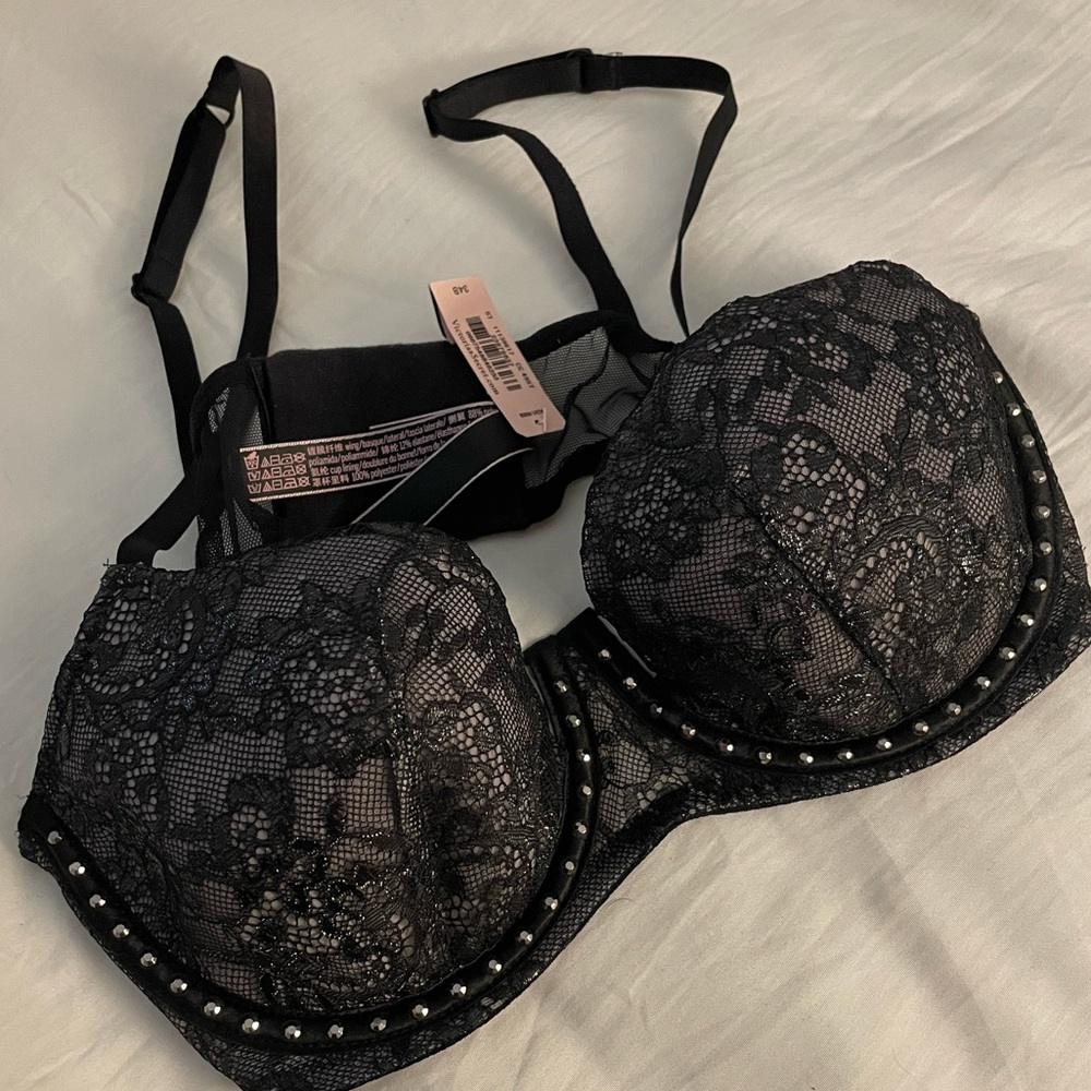 Lightly lined balconette bra from Victoria’s Secret!